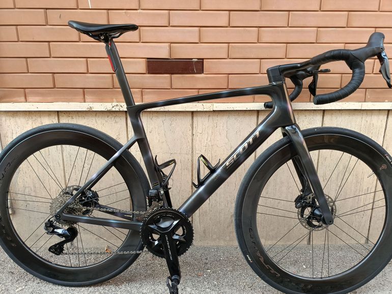 Scott Addict 10 2025 2025 Road & Gravel usato, Nero — immagine 2 di 7