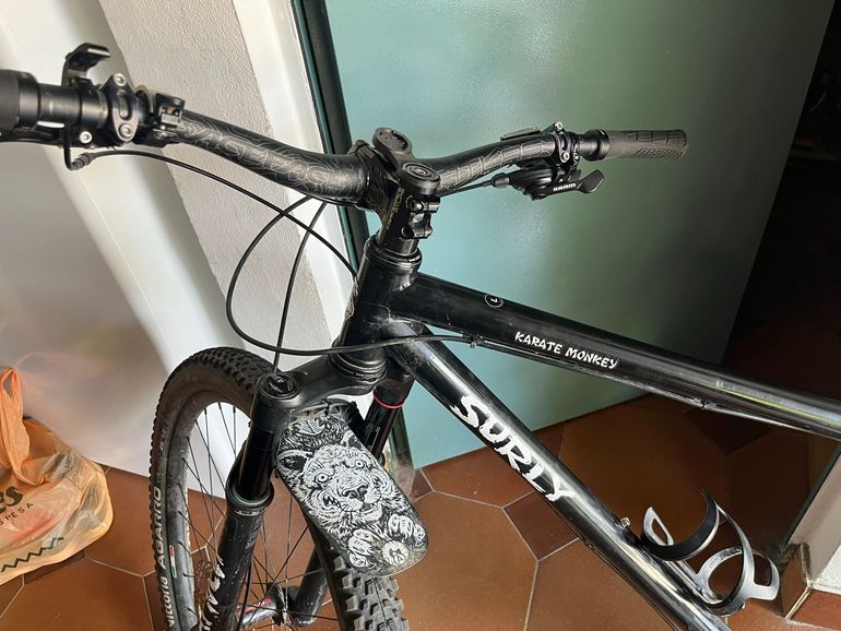 Used Surly Karate Monkey 2023 2023 Mountainbike, Black — image 4 of 7