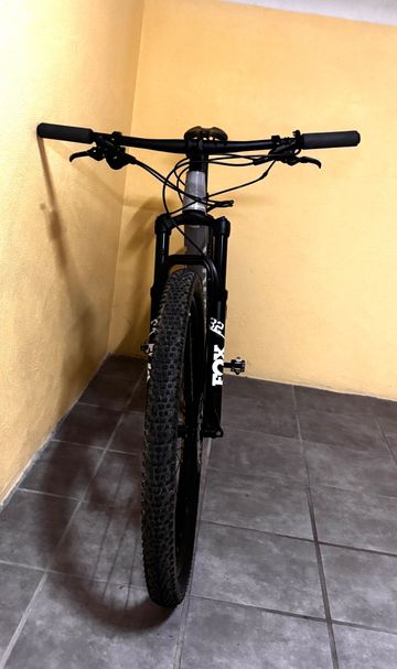 Orbea OIZ H20 2022 2022 Mountainbike usato, Grigio chiaro — immagine 4 di 4