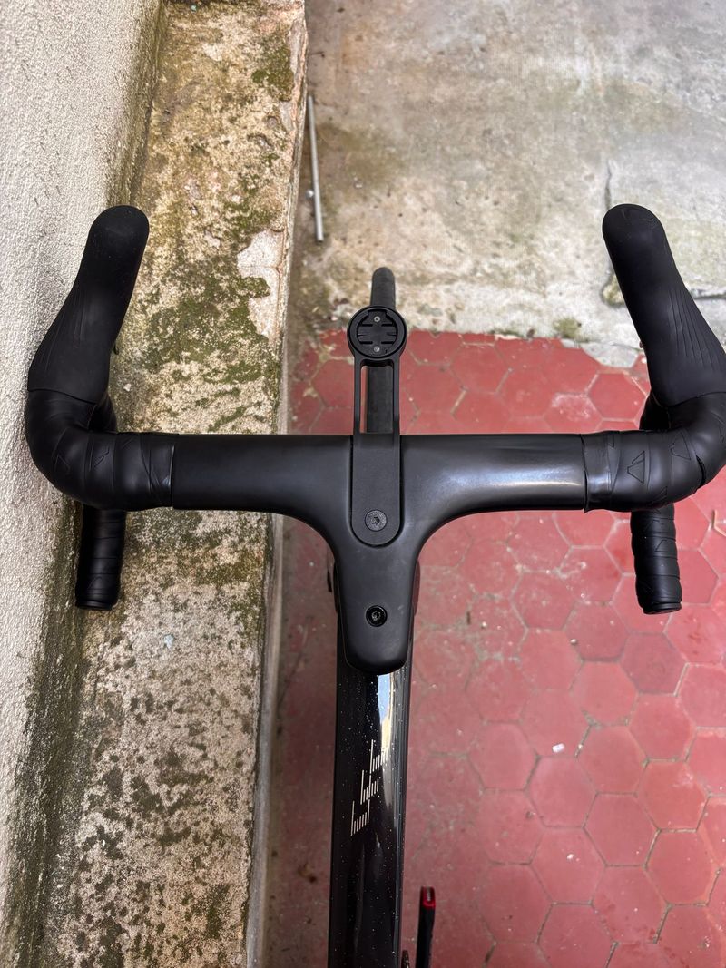 Used Canyon Aeroad CFR Di2 2025 2025 Road & Gravel, Black — image 7 of 11