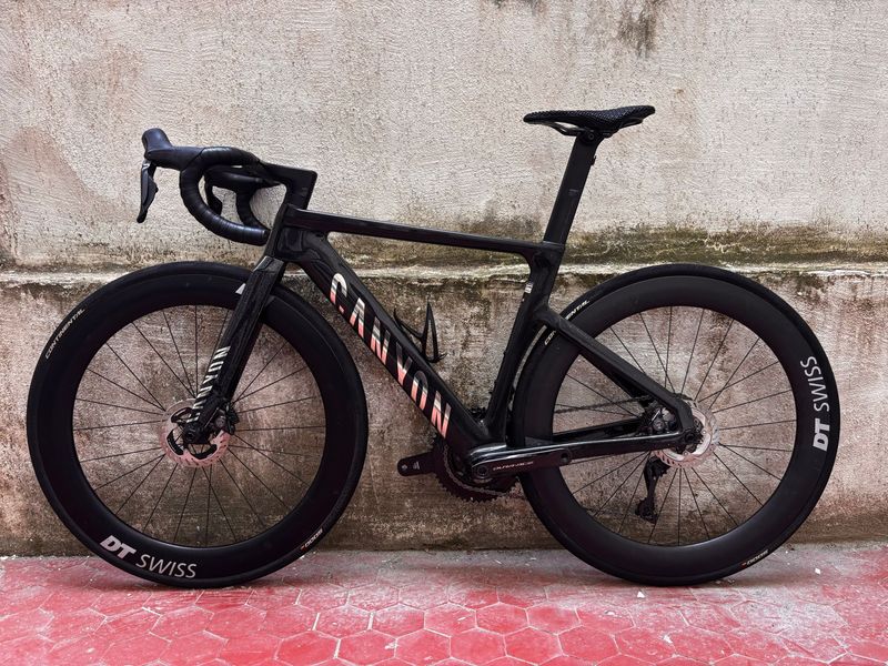 Used Canyon Aeroad CFR Di2 2025 2025 Road & Gravel, Black — image 3 of 11