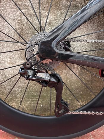 Używany Canyon Aeroad CFR Di2 2025 2025 Road & Gravel — zdjęcie 10 z 15