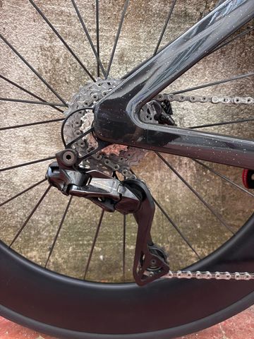 Used Canyon Aeroad CFR Di2 2025 2025 Road & Gravel, Black — image 10 of 11