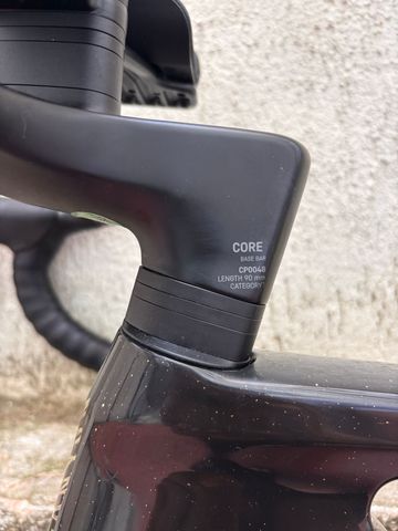 Used Canyon Aeroad CFR Di2 2025 2025 Road & Gravel, Black — image 8 of 11