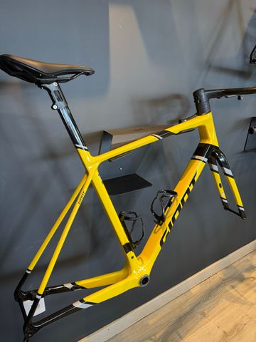 Used Giant TCR Advanced SL Team Frameset 2026 Frameset 2026 Road & Gravel, Black — image 3 of 3