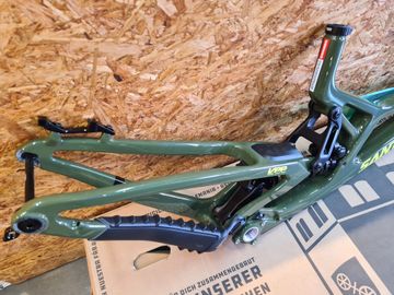 Tweedehands Santa Cruz V10 Frame / Carbon CC 2024 Frameset 2024 Mountainbike — afbeelding 4 van 4
