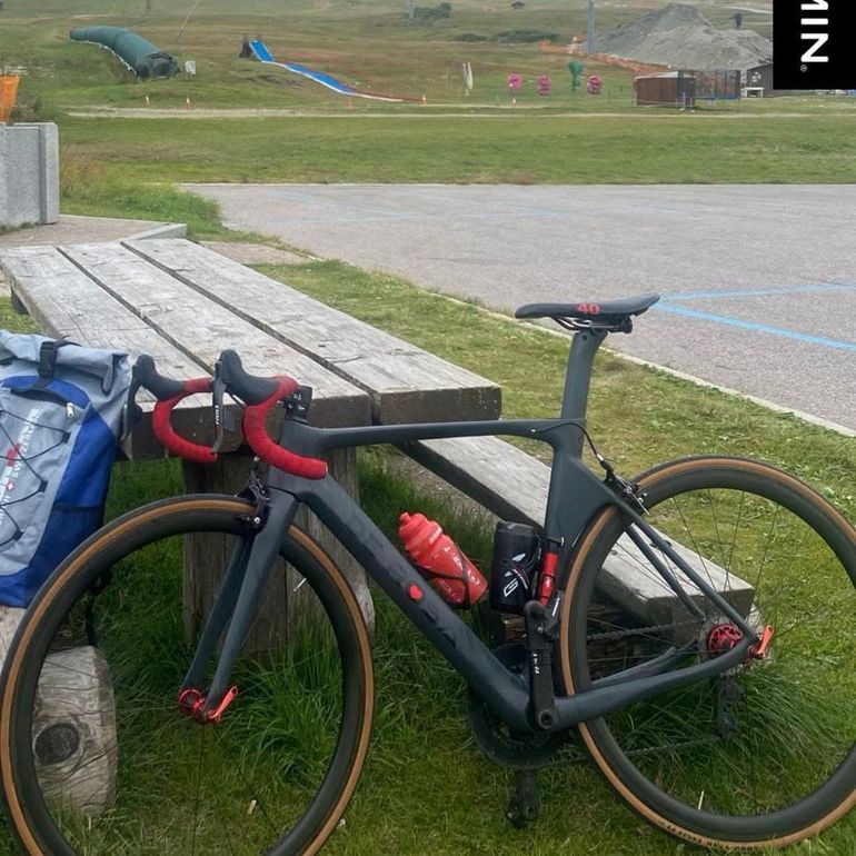 De Rosa SK Pininfarina SRAM Red eTap AXS 2019 Road & Gravel usato, Grigio chiaro — immagine 2 di 5