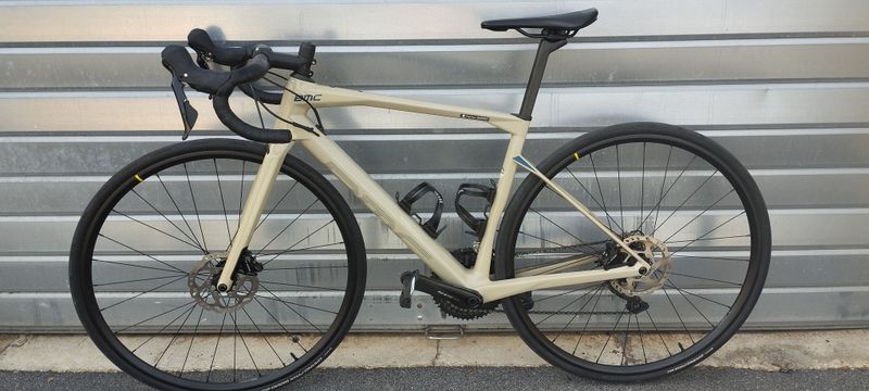 Used BMC Roadmachine SIX 2022 2022 Road & Gravel, White — image 1 of 6
