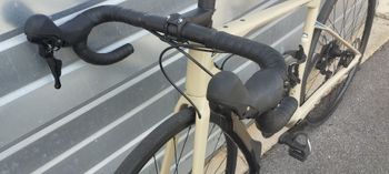Używany BMC Roadmachine SIX 2022 2022 Road & Gravel — zdjęcie 3 z 6