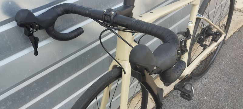 Used BMC Roadmachine SIX 2022 2022 Road & Gravel, White — image 3 of 6