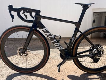 Używany Factor Ostro Frameset 2025 Road & Gravel — zdjęcie 2 z 4