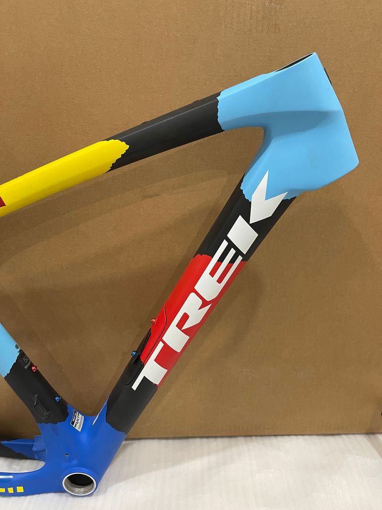 Used Trek Domane Frameset 2025 Road & Gravel, Black — image 2 of 11