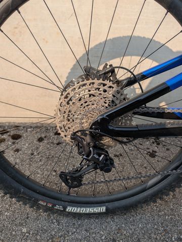 Giant Trance X E+ 2 Pro 29er 2022 2022 Mountainbike de segunda mano, Azul — imagen 2 de 7