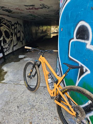 Used Santa Cruz Hightower CC X01 2018 2018 Mountainbike, Orange, 29 — image 3 of 8