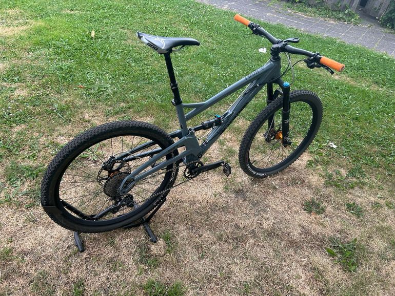 Used Orange Four Pro 2018 2018 Mountainbike, Light Gray, 27.5 — image 7 of 13