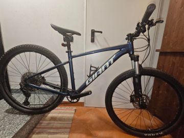 Used Giant Talon 0 2022 2022 Mountainbike, Blue, 27.5, 29 — image 3 of 9
