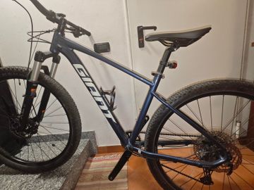 Used Giant Talon 0 2022 2022 Mountainbike, Blue, 27.5, 29 — image 1 of 9