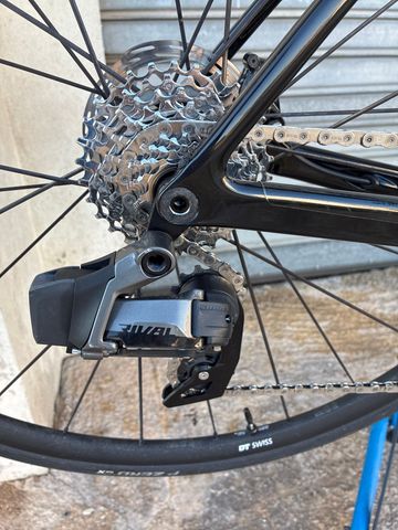 Canyon Ultimate CF SL 7 eTap 2023 2023 Road & Gravel usato, Blu — immagine 3 di 11