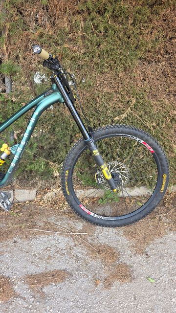 Tweedehands Commencal Supreme SRAM GX DH 2023 Mountainbike — afbeelding 15 van 19
