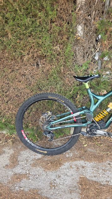 Tweedehands Commencal Supreme SRAM GX DH 2023 Mountainbike — afbeelding 17 van 19