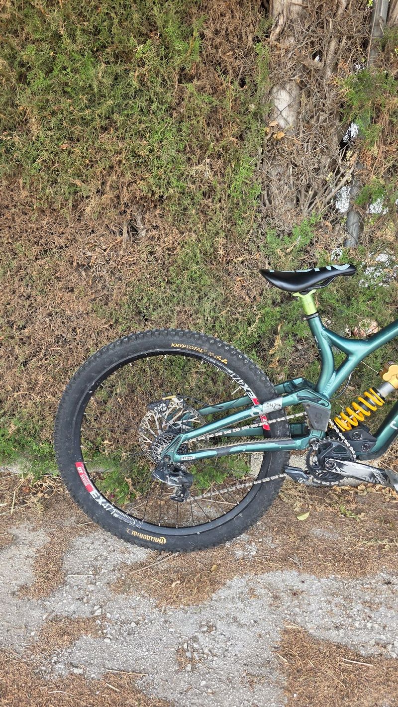 Tweedehands Commencal Supreme SRAM GX DH 2023 Mountainbike — afbeelding 17 van 19