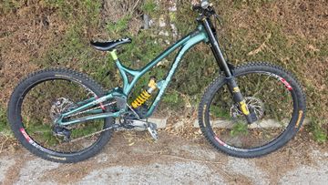 Tweedehands Commencal Supreme SRAM GX DH 2023 Mountainbike — afbeelding 2 van 19