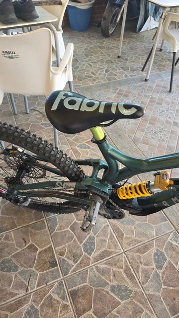 Tweedehands Commencal Supreme SRAM GX DH 2023 Mountainbike — afbeelding 11 van 19