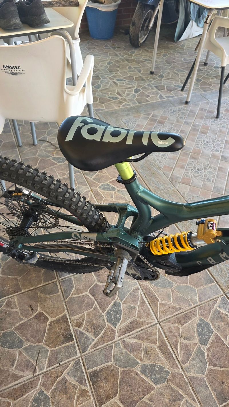 Tweedehands Commencal Supreme SRAM GX DH 2023 Mountainbike — afbeelding 11 van 19
