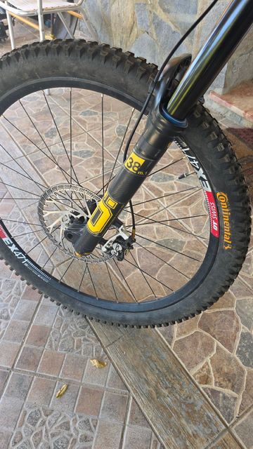 Tweedehands Commencal Supreme SRAM GX DH 2023 Mountainbike — afbeelding 5 van 19