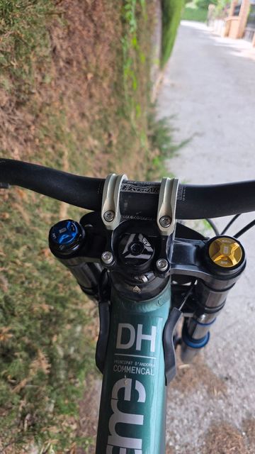Tweedehands Commencal Supreme SRAM GX DH 2023 Mountainbike — afbeelding 19 van 19