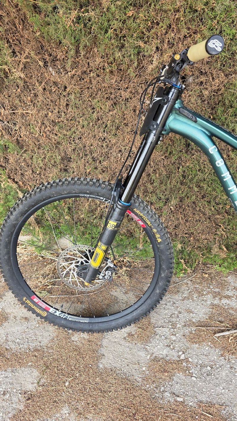 Tweedehands Commencal Supreme SRAM GX DH 2023 Mountainbike — afbeelding 16 van 19