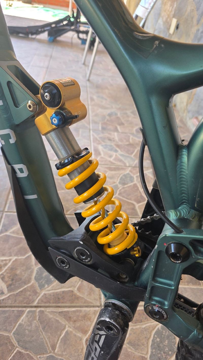 Tweedehands Commencal Supreme SRAM GX DH 2023 Mountainbike — afbeelding 6 van 19
