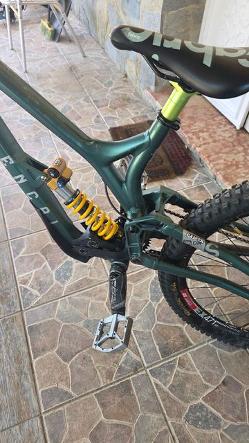 Tweedehands Commencal Supreme SRAM GX DH 2023 Mountainbike — afbeelding 7 van 19