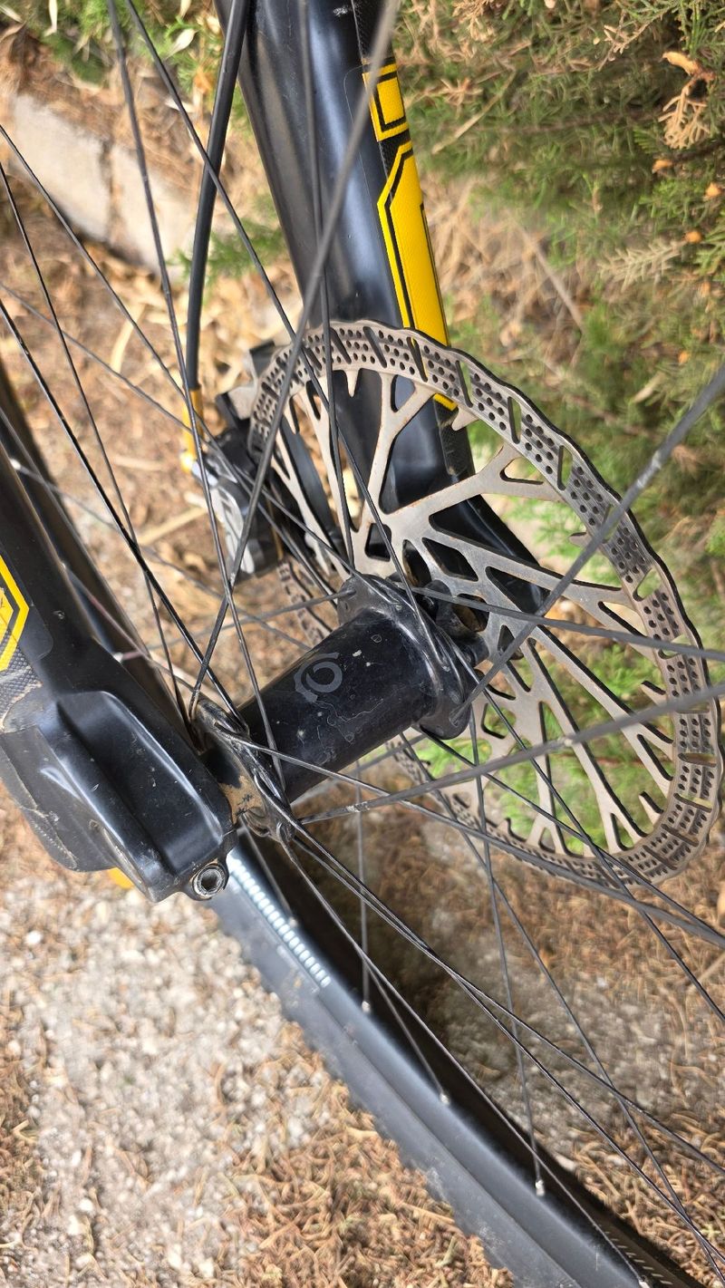 Tweedehands Commencal Supreme SRAM GX DH 2023 Mountainbike — afbeelding 12 van 19