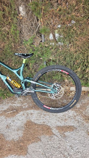 Tweedehands Commencal Supreme SRAM GX DH 2023 Mountainbike — afbeelding 14 van 19