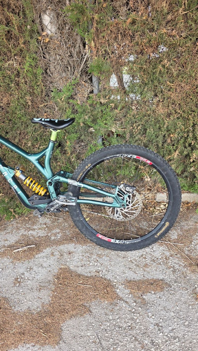 Tweedehands Commencal Supreme SRAM GX DH 2023 Mountainbike — afbeelding 14 van 19