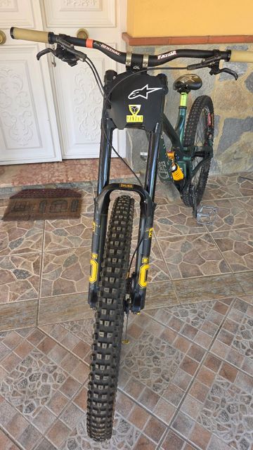 Tweedehands Commencal Supreme SRAM GX DH 2023 Mountainbike — afbeelding 9 van 19