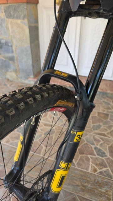 Tweedehands Commencal Supreme SRAM GX DH 2023 Mountainbike — afbeelding 8 van 19