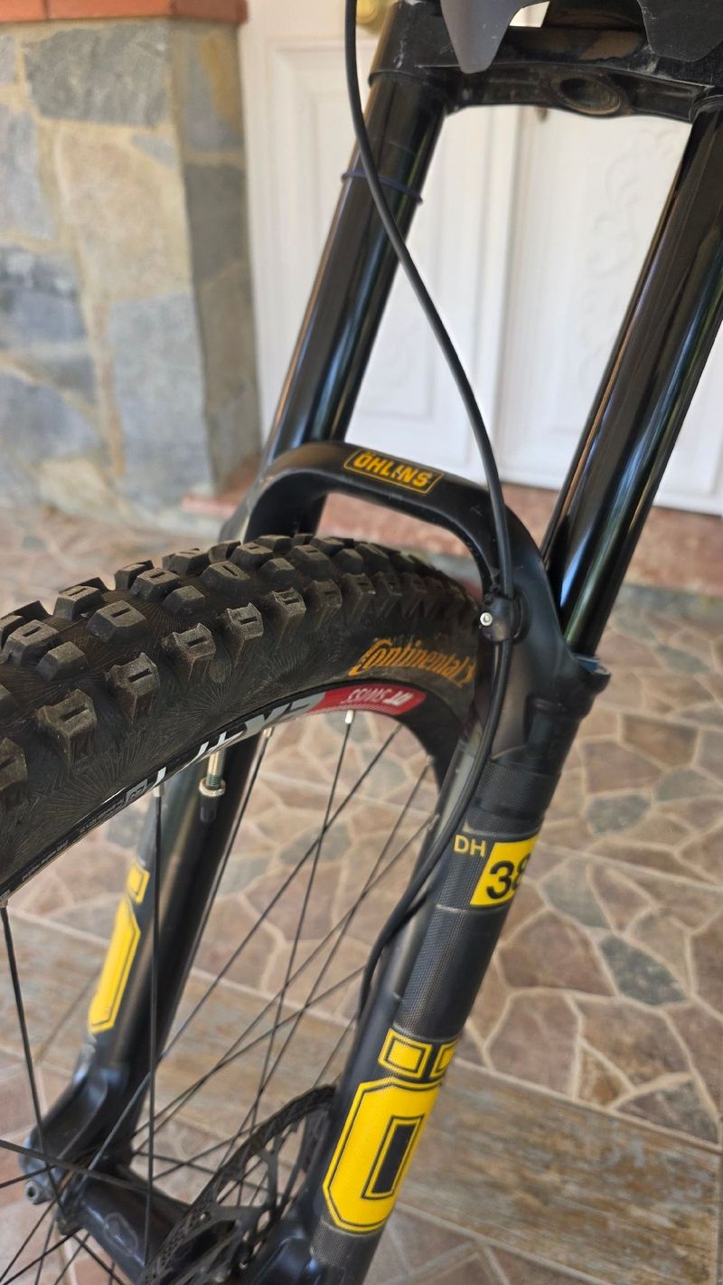 Tweedehands Commencal Supreme SRAM GX DH 2023 Mountainbike — afbeelding 8 van 19