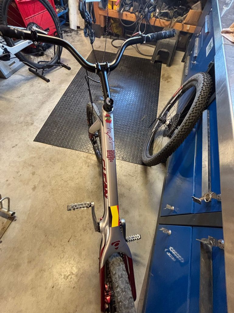 Used Clean Custom Other 2022 Mountainbike, Light Gray — image 3 of 9