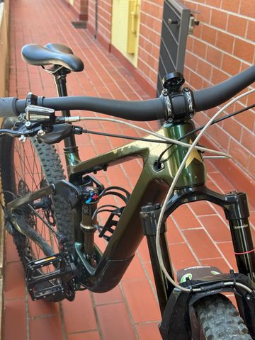 Używany Vitus Escarpe 27 Frame 2022 2022 Mountainbike — zdjęcie 3 z 18