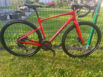 Used Giant Revolt 1 2022 2022 Road & Gravel, Red — image 1 of 9