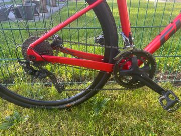 Used Giant Revolt 1 2022 2022 Road & Gravel, Red — image 9 of 9