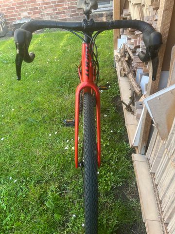 Used Giant Revolt 1 2022 2022 Road & Gravel, Red — image 8 of 9