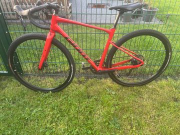 Used Giant Revolt 1 2022 2022 Road & Gravel, Red — image 2 of 9