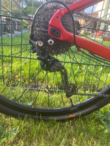 Used Giant Revolt 1 2022 2022 Road & Gravel, Red — image 3 of 9