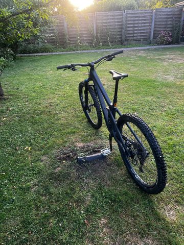 Used Canyon Strive Shimano Deore XT 2025 Mountainbike, Black — image 2 of 12