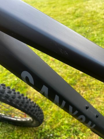 Used Canyon Strive Shimano Deore XT 2025 Mountainbike, Black — image 6 of 12