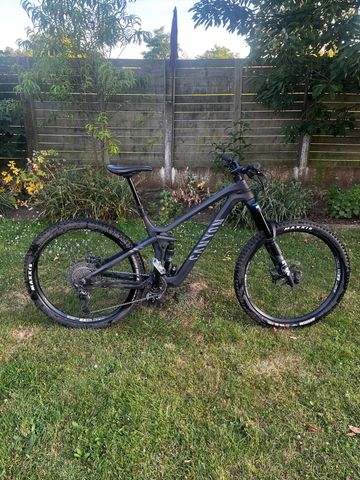 Used Canyon Strive Shimano Deore XT 2025 Mountainbike, Black — image 1 of 12