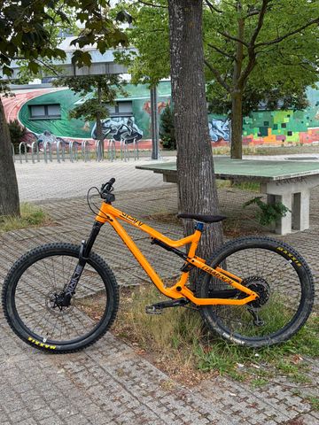Brugt Commencal META AM V4.2 ESSENTIAL 2018 2018 Mountainbike — billede 1 af 5